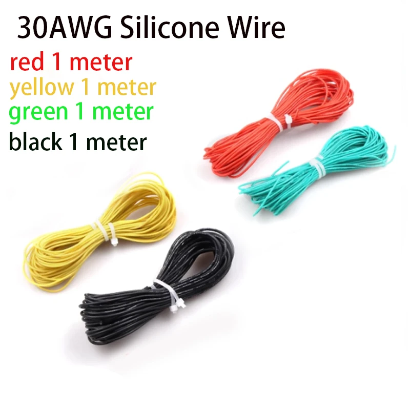 Gros plan sur le fil silicone 0,8mm pour drone FPV, montrant la texture du cuivre étamé.