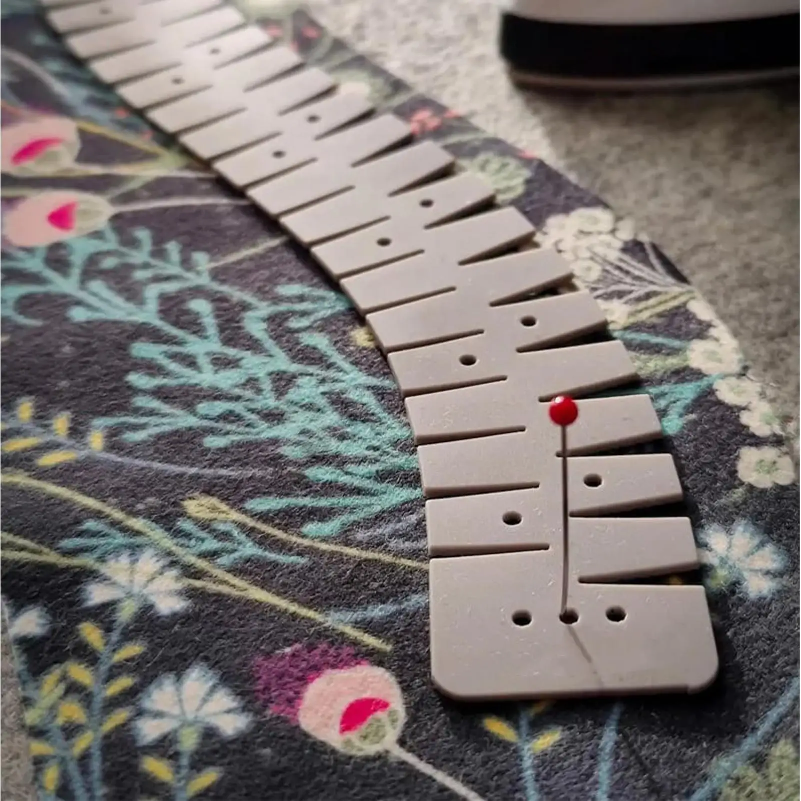 Silicone Hemmer Flexible Sewing Tool Hem Ruler Sewing Auxiliary Tool With Marking Holes Curve Scale Hemming Ruler Sewing Tool