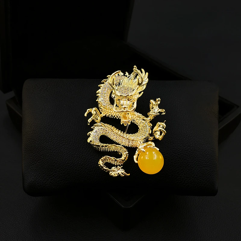 

Golden Dragon Zodiac Brooch Women's High-End Suit Neckline Accessories 2024 Dragon Year Gifts Chinese Style Pin Corsage Jewelry