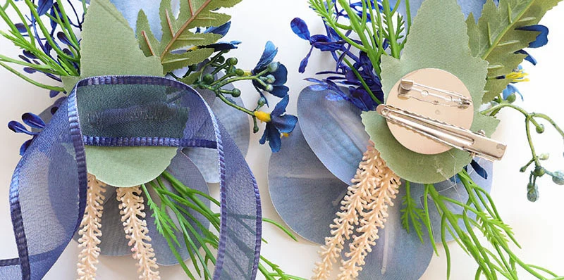 25021 Weißes Bohemian-Rosenblumen-Corsage- und Armband-Set – perfekt für Bräute, Trauzeugen und Hochzeitsdekorationen – Detail 13