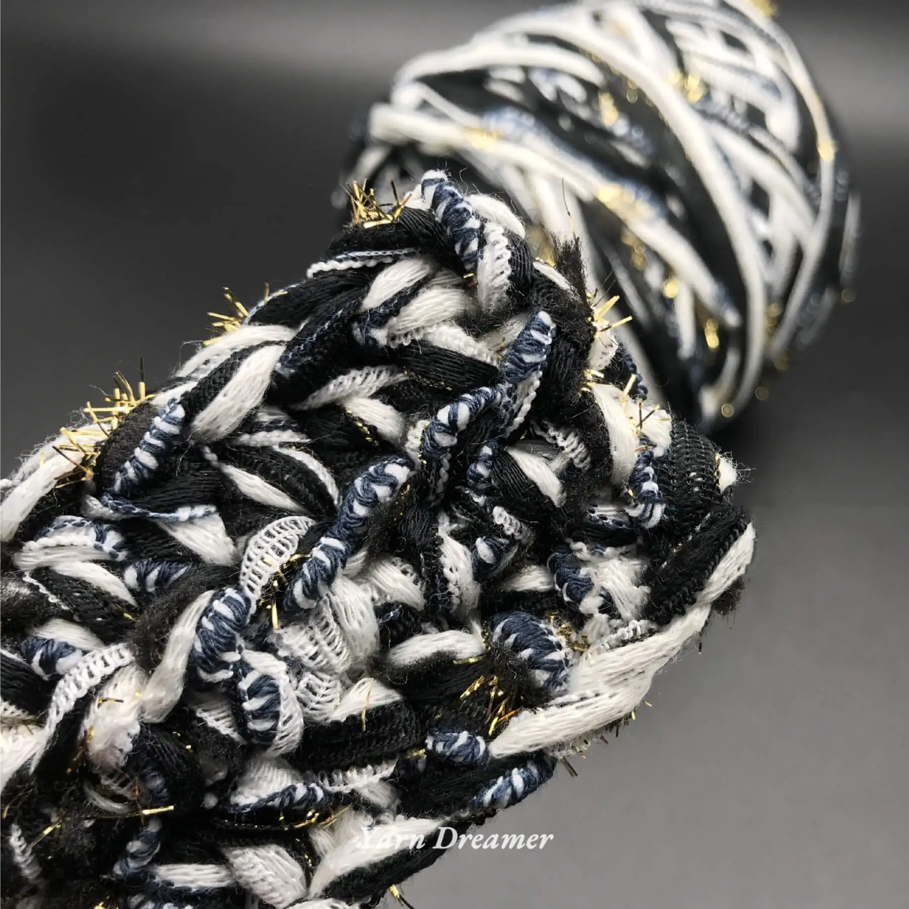 DamGoldGlitterYarnChunkyBlackSequinYarnartFilaucrochetpour