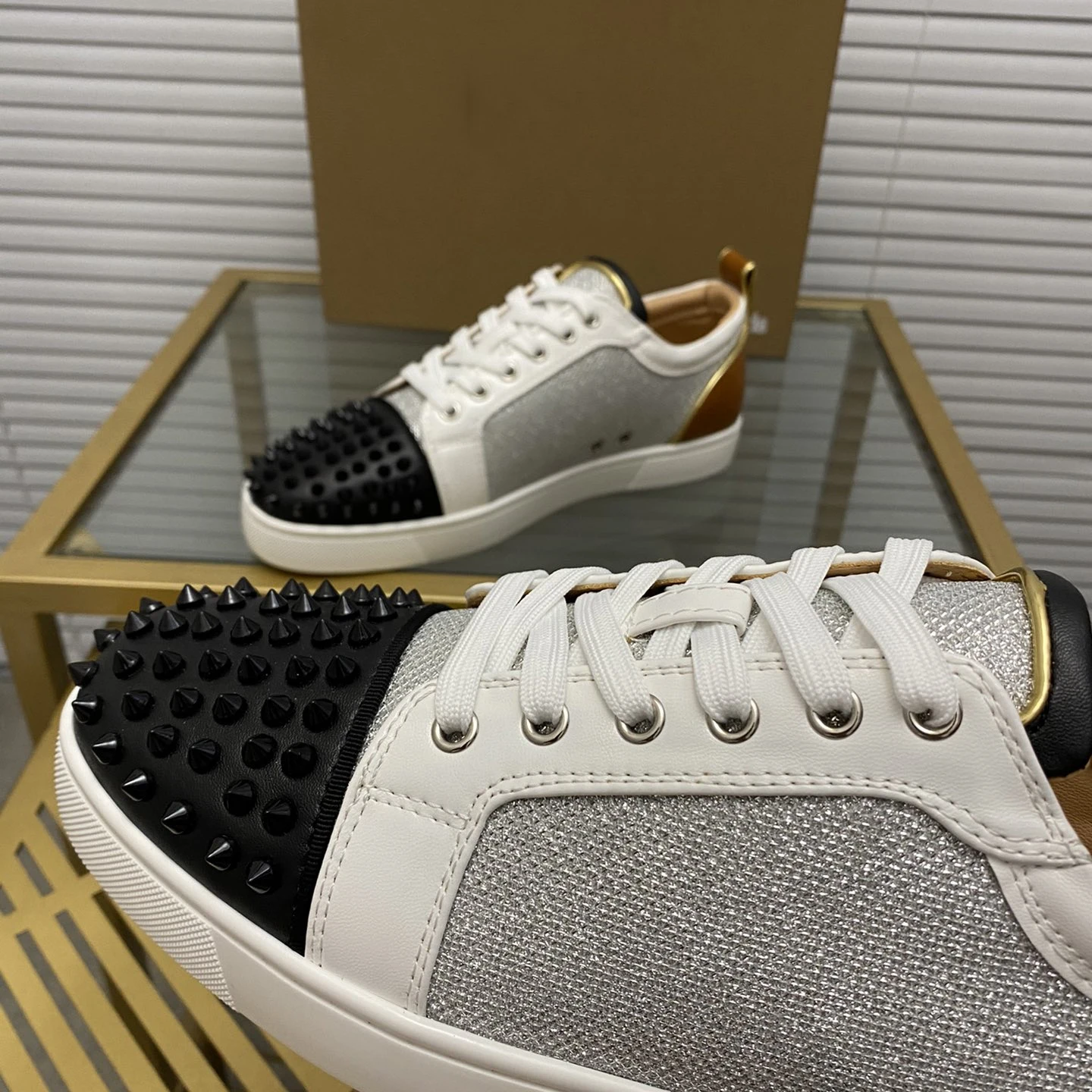 

Men's Shoes Riveted Low Top Red Soled Shoes Leather Flat Casual Shoes European Shoes