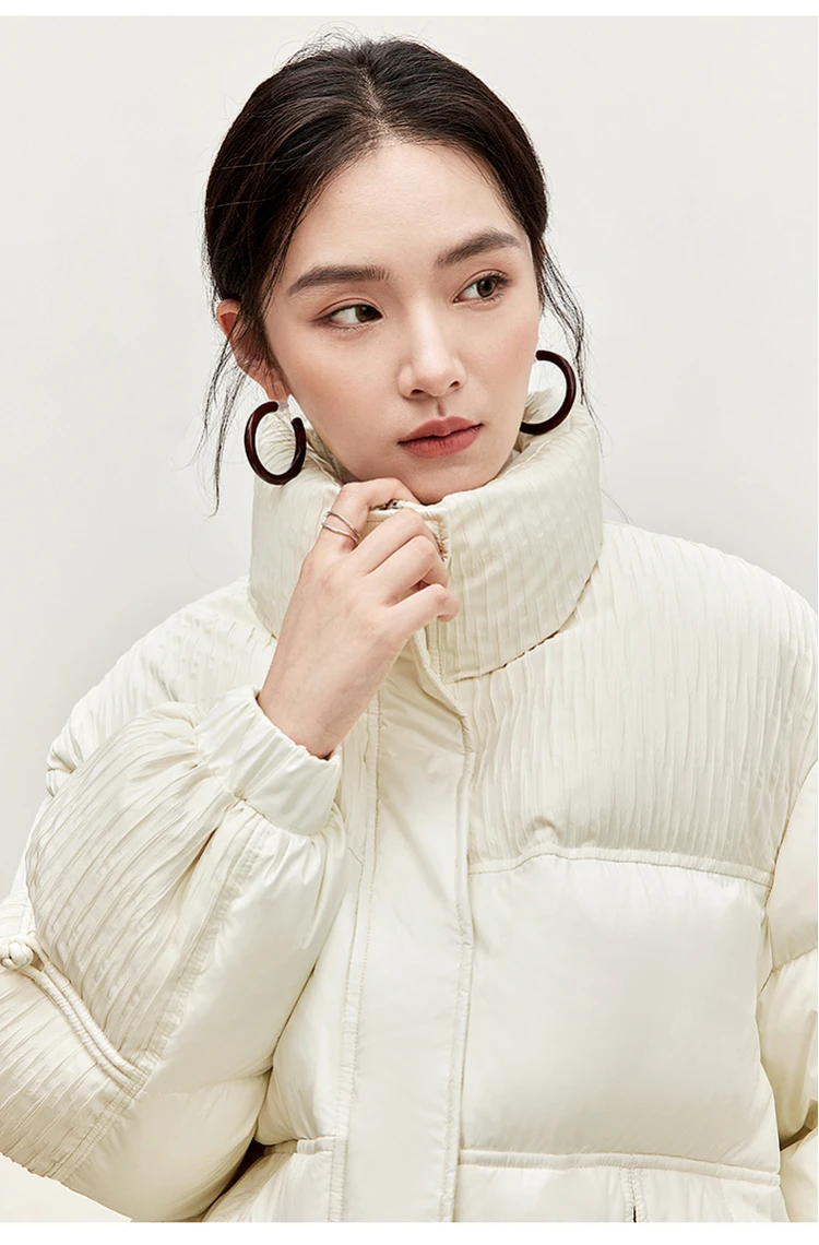 SENTUBILA Women's Cropped Down Coat 2024 Winter Fashion Puffer Jacket 90% White Duck Down Stand Neck Outerwear Ladies W44Y56273