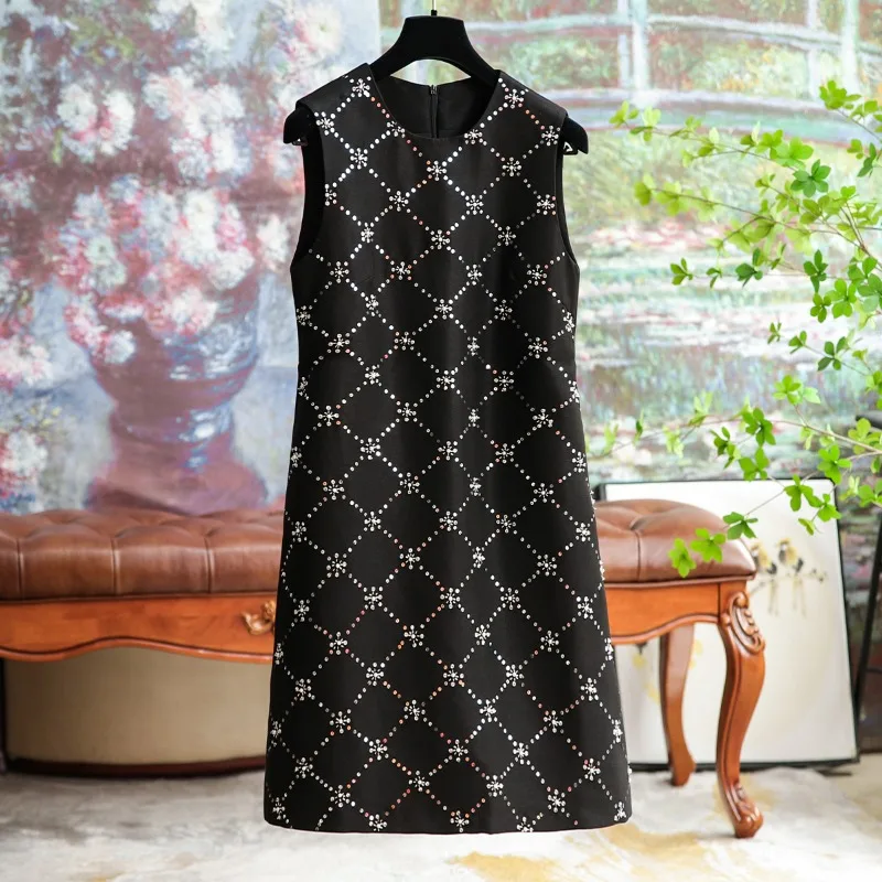 

Высококачественное черное платье без рукавов для женщин, модное и высококачественное платье средней длины с вышивкой и шипами