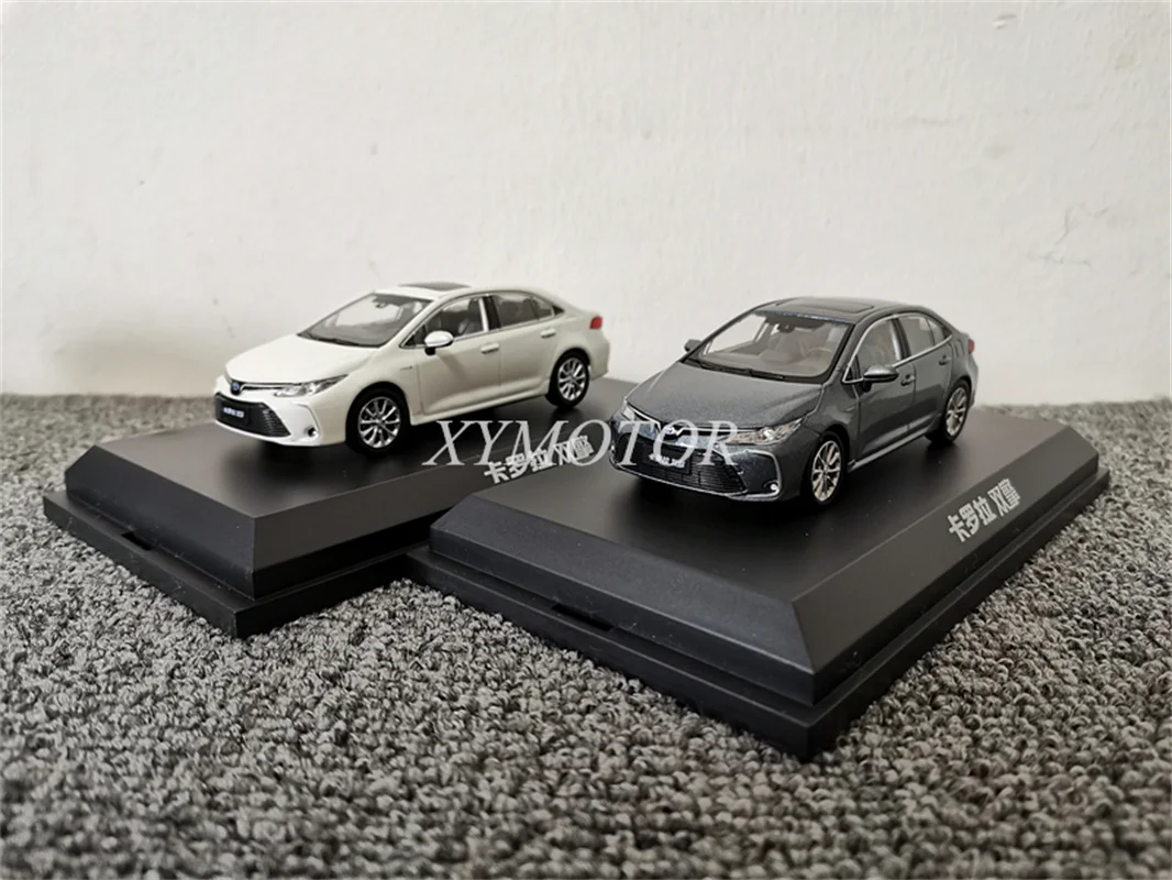 

1/43 For Toyota Corolla Hybrid Diecast Model Car Boys Girls Toys Gifts Cyan/White Display Collection Ornaments