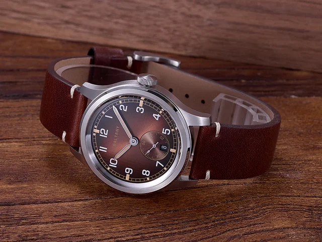 バルタニー-ダースミリタリーウォッチ、サファイア、カレンダー  