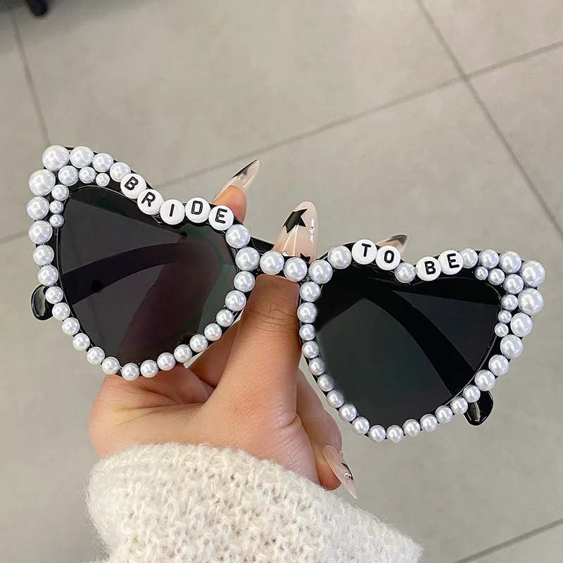 Bride To Be Glasses Heart Shaped Fashion Ladies Pearl Sunglasses Wedding Decor for Bridesmaid Bride Shower Party Gift Favors