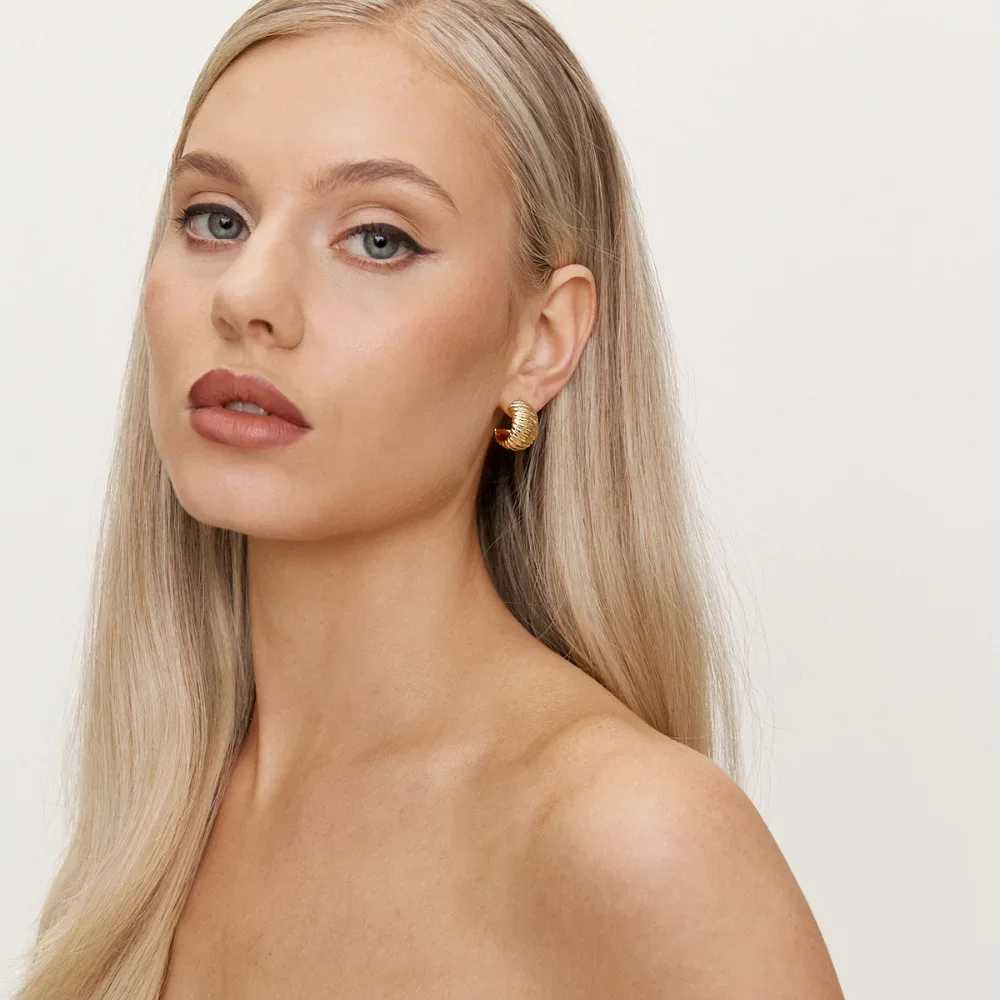 18K Gold Plated Texture C-shape Ear Buckle Women Hoop Huggie Earrings for Women Girls Chunky Stacked Hoops Punk Jewelry 2025 New