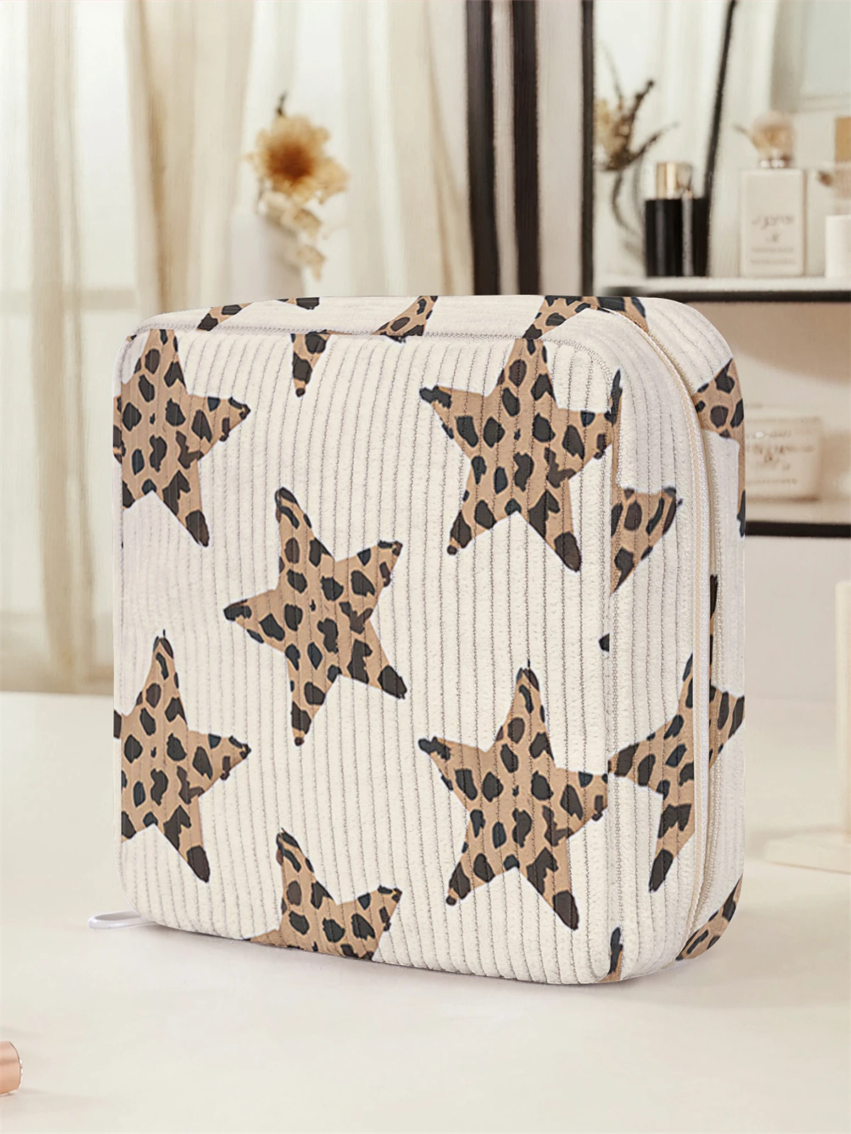 Leopard pattern star print sanitary napkin storage bag, women's lightweight tissue bag, sanitary tissue bag