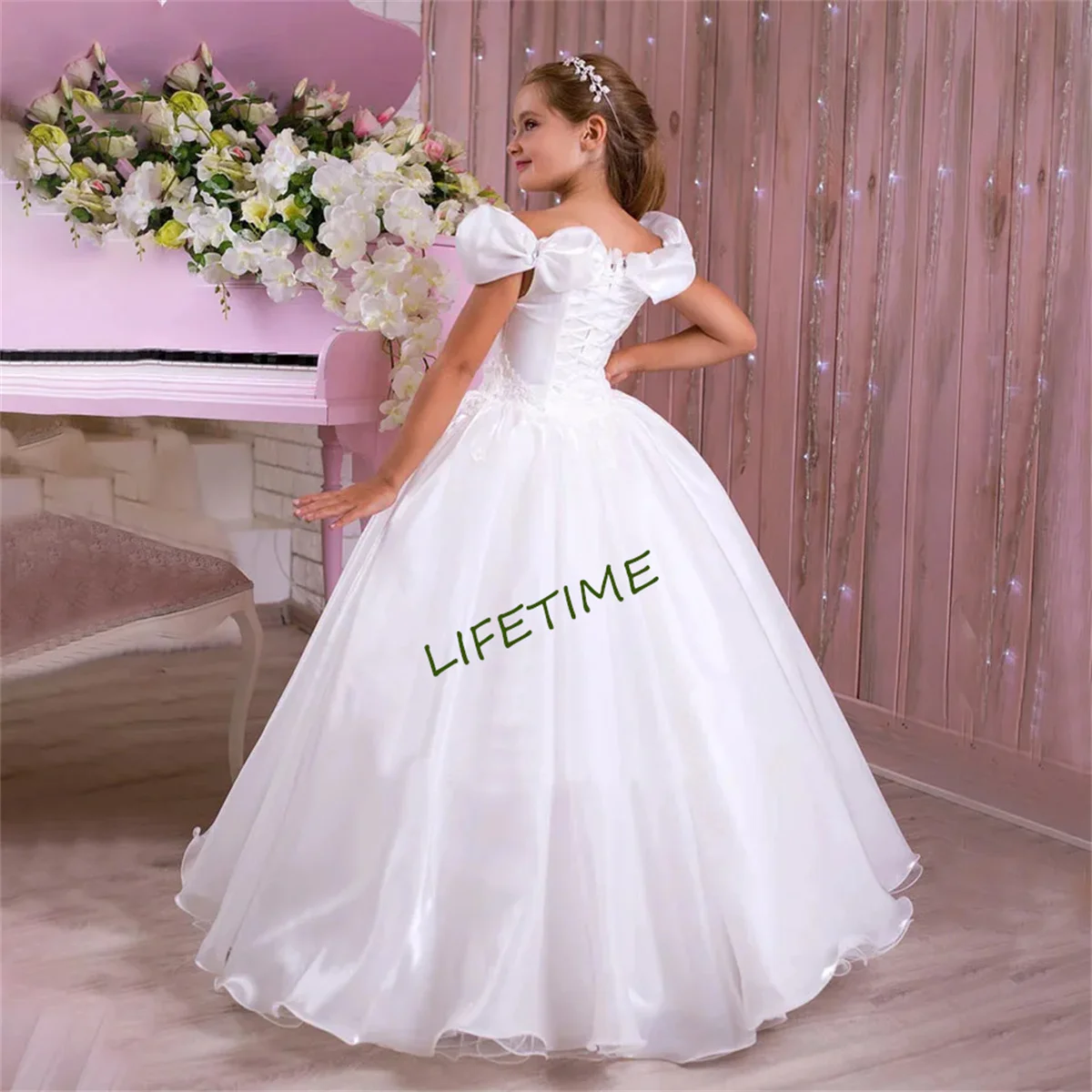 Elegant White Lace Appliques Puffy Flower Girl Dresses 2024 Princess Boat Neck Birthday Party Kids Pageant First Communion Gowns