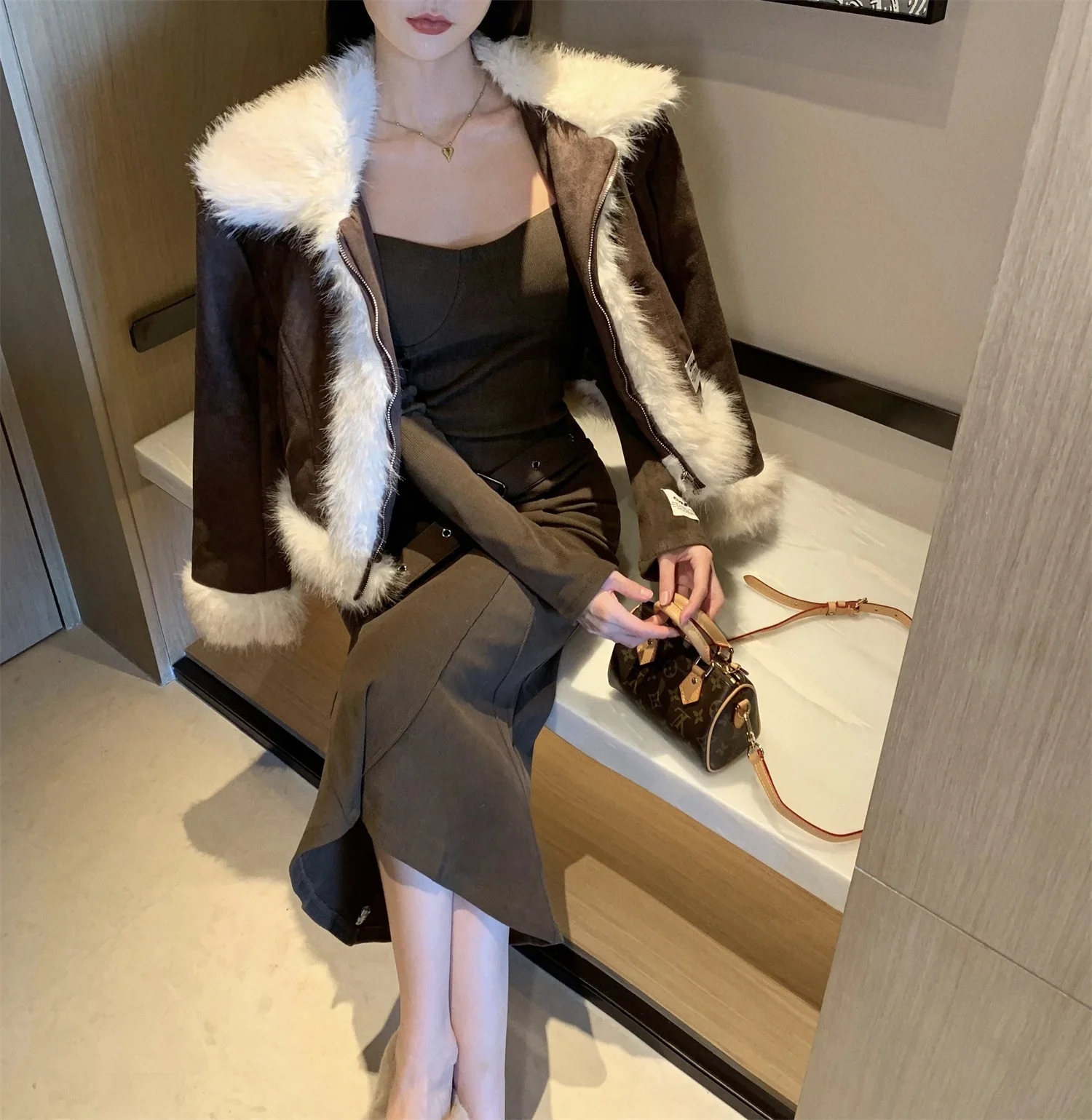 Korean Style Winter Female Jacket Vintage Fuzzy Fur Turn-down Collar Long Sleeve Zipper Fly Women's Coats Youmg Lady Outerwear