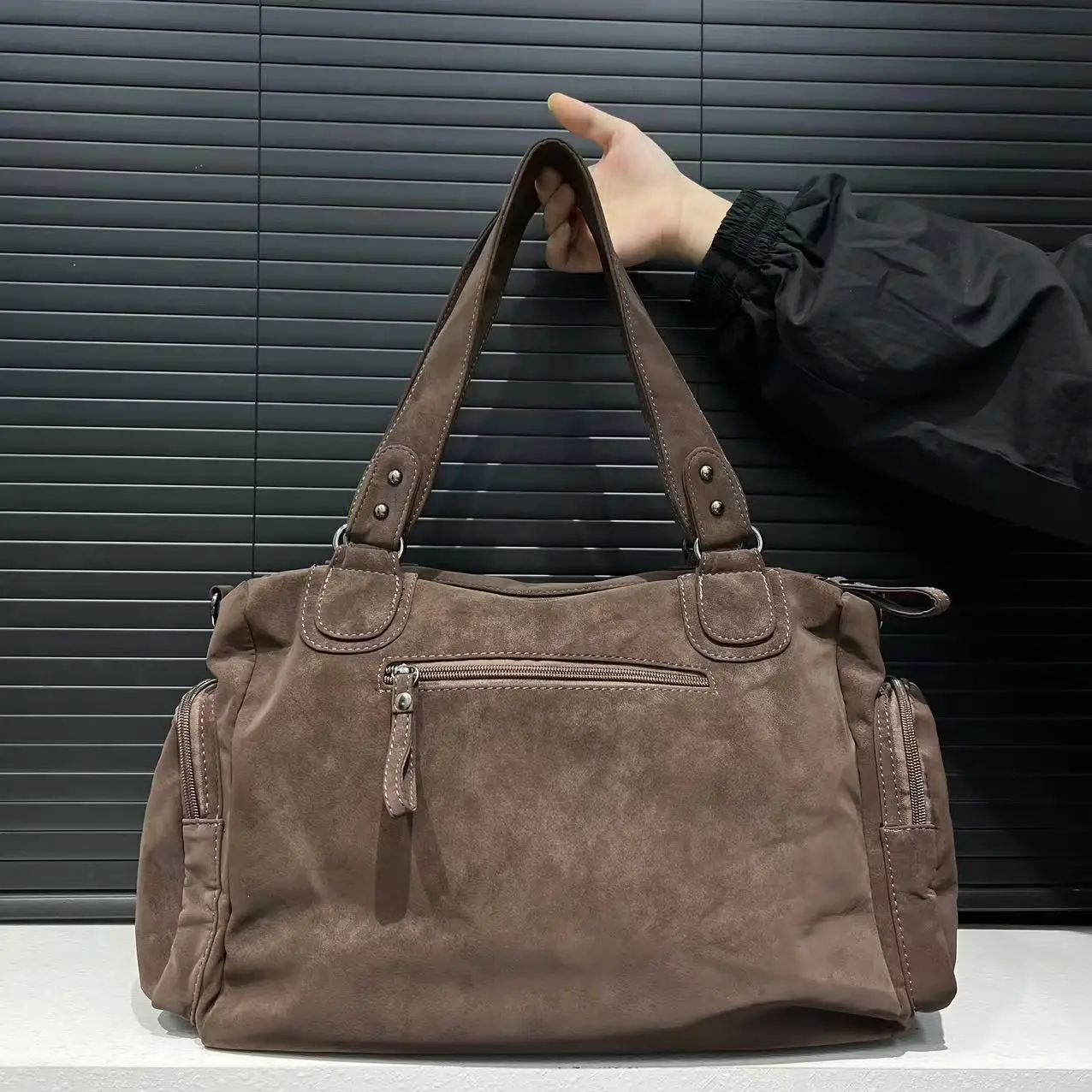 Damenmode Y2K Hot Girl Punk Motorradtasche Große Kapazität Multi Reißverschlusstasche Wildleder Einzelne Schulter Diagonal Cross Handtasche – Detail 6