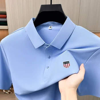 Nuova polo da uomo estiva a maniche corte con stampa sul colletto, t-shirt di marca di tendenza, abbigliamento da uomo versatile e traspirante per il tempo libero e il business.