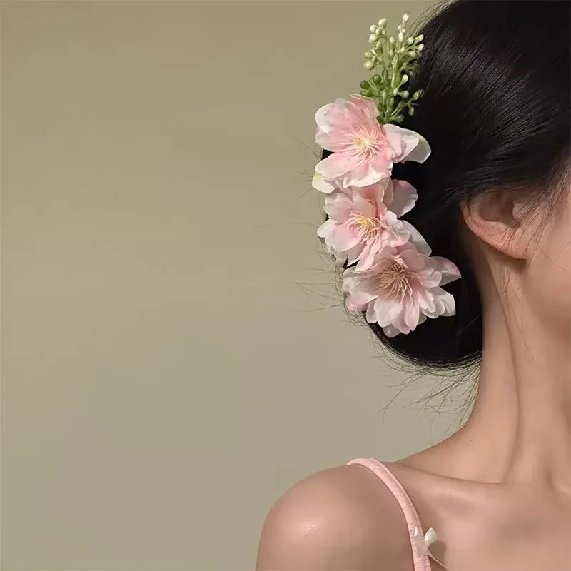 Blossom-Inspired Hair Combs - Stylish Floral Headdress