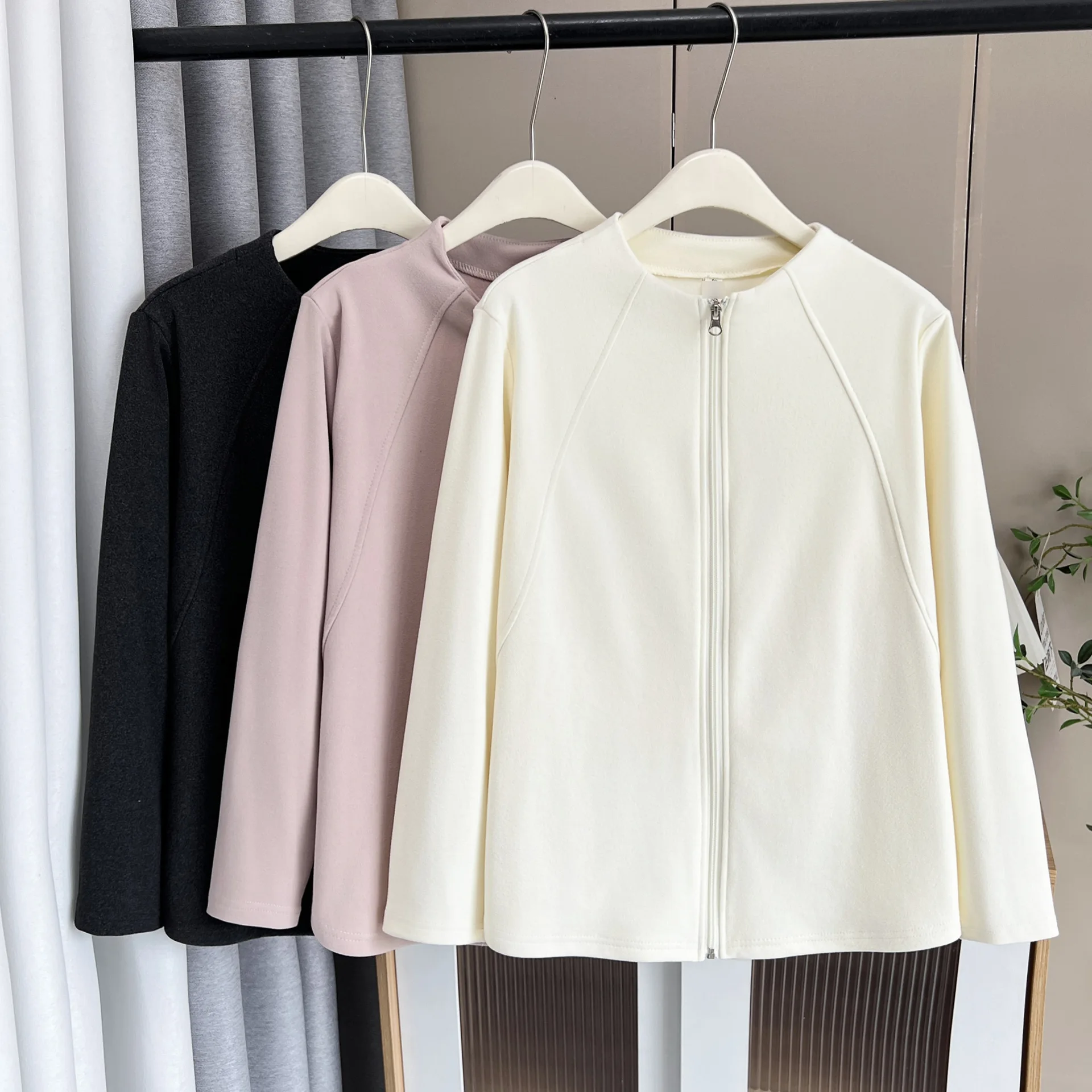 XXXXL Fashion Plus Size Women's T-Shirt New Autumn And Winter Casual solid-color Heated Velvet Long Sleeved Cardigan 2582