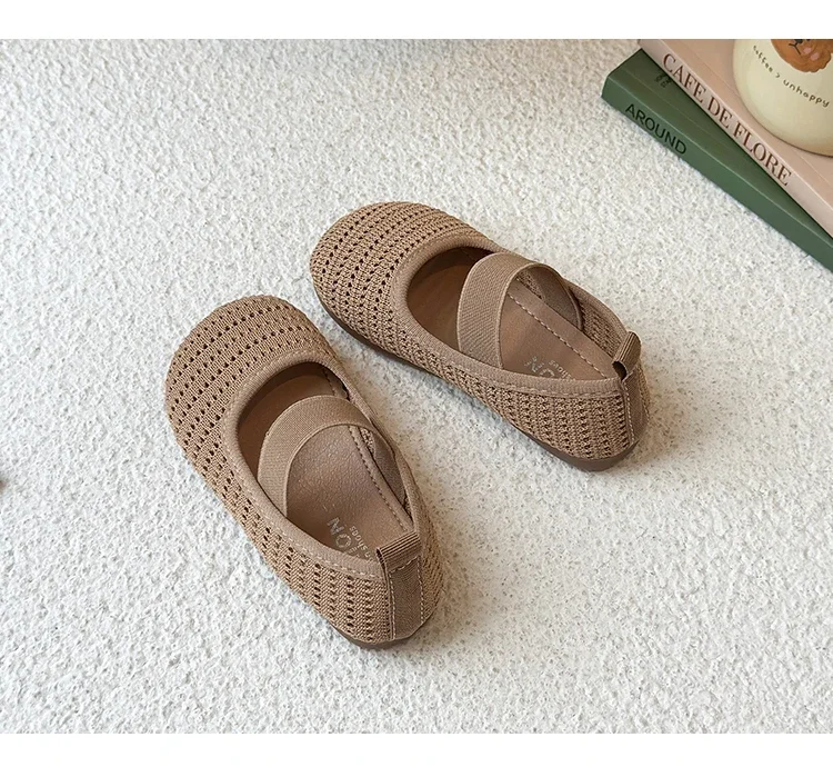 2025 الفتيات حذاء مسطح الانزلاق على لينة وحيد الاطفال نسج الأحذية تنفس جوفاء التدريجي الصيف جديد الأطفال حذاء كاجوال بلون