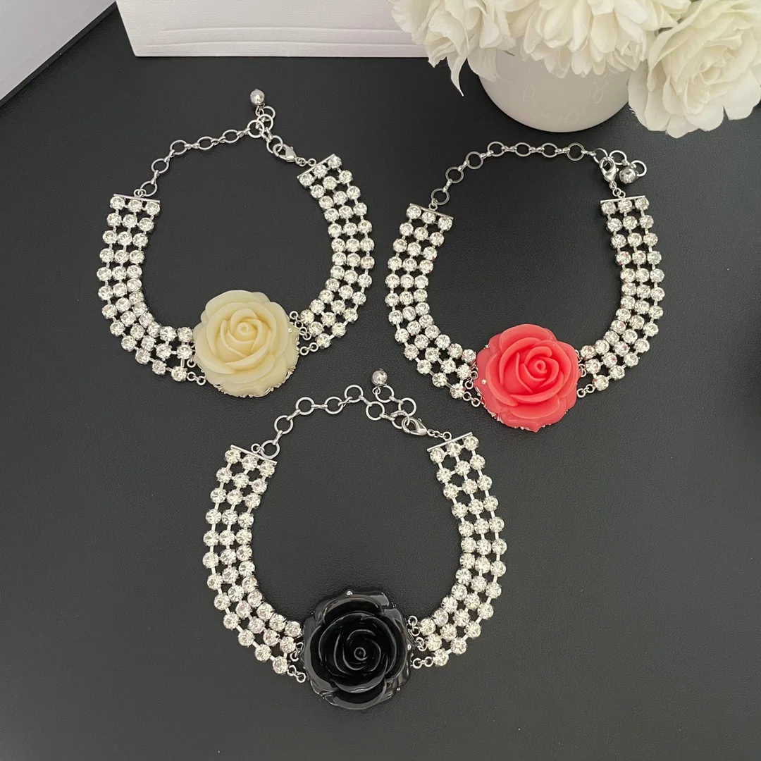 

Fashion Personality Light Temperament Flower Necklace Red Yellow Black Three Colors For Women Luxury Collares Para Mujer