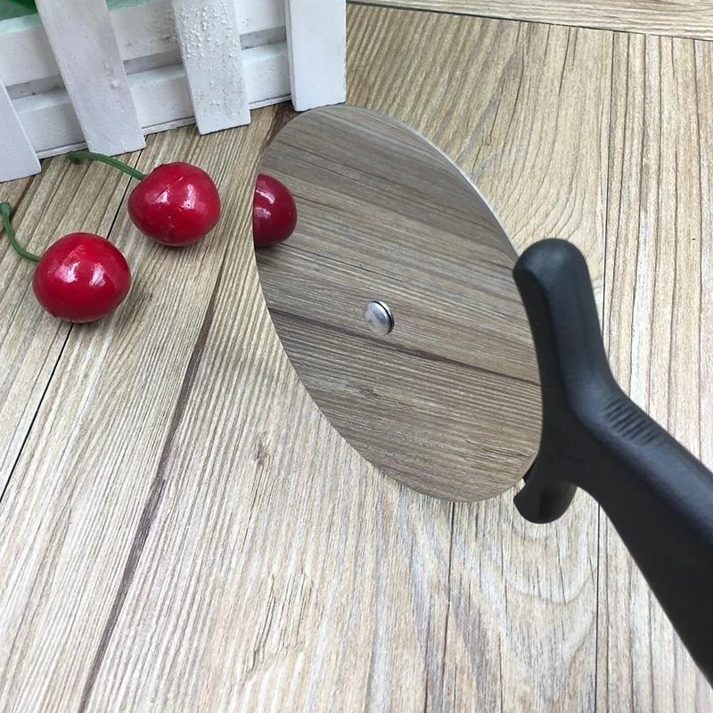 Stainless Steel Round Pizza Cutter