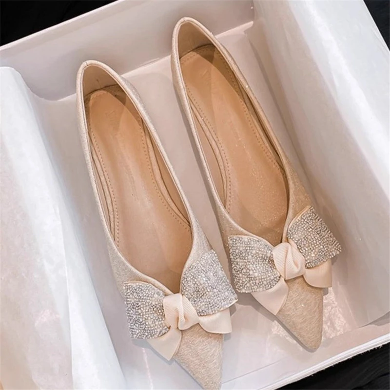 סנדלי קיץ נשים דירות נעלי הבוהן אלגנטיות נעליים שטוחות מרפק rhinestone נעלי קשת נעלי גברת נוחות מבריקה פלוס