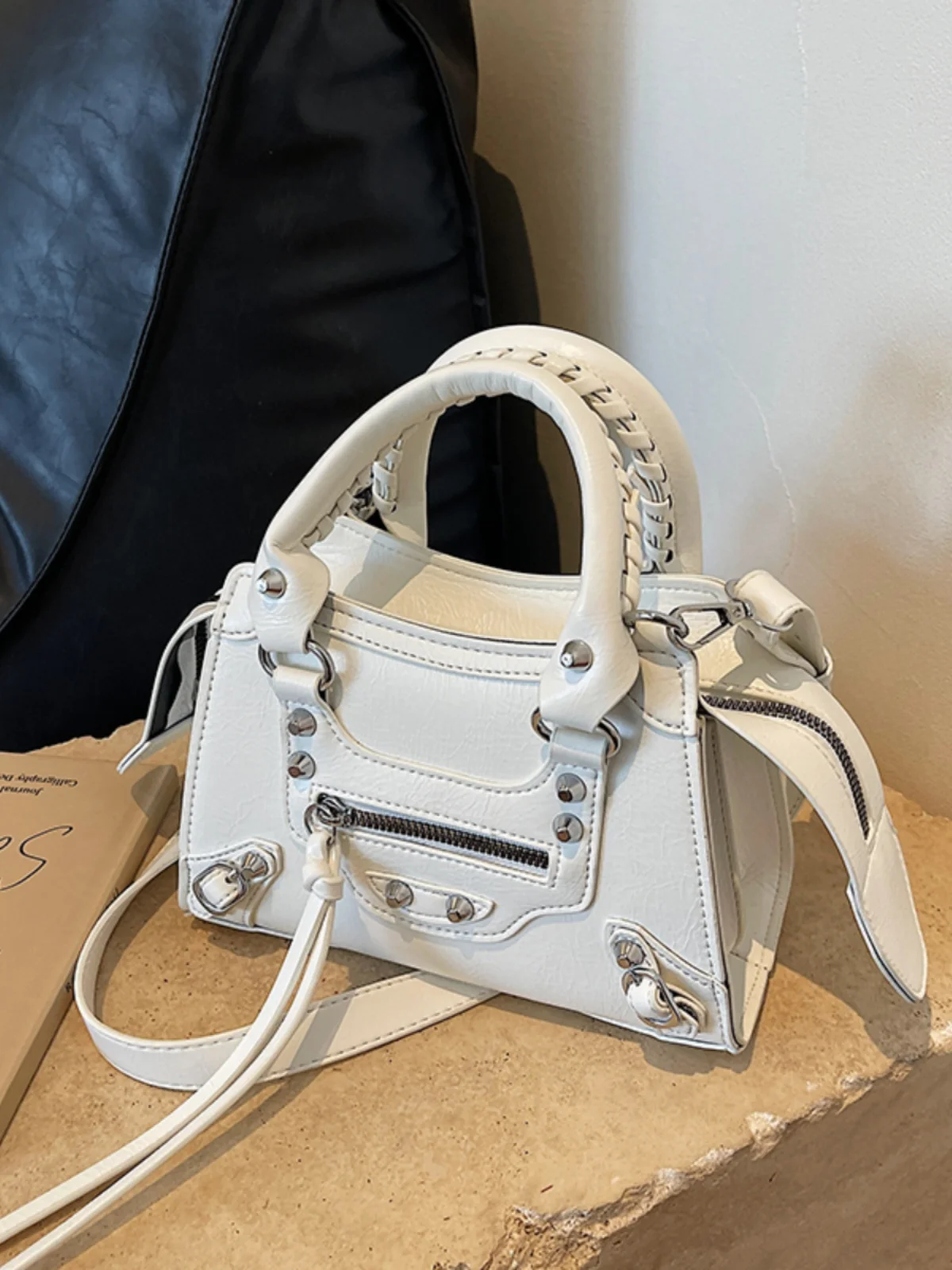 

Advanced bag 2023 new handbag fashion messenger bag portable bucket bag