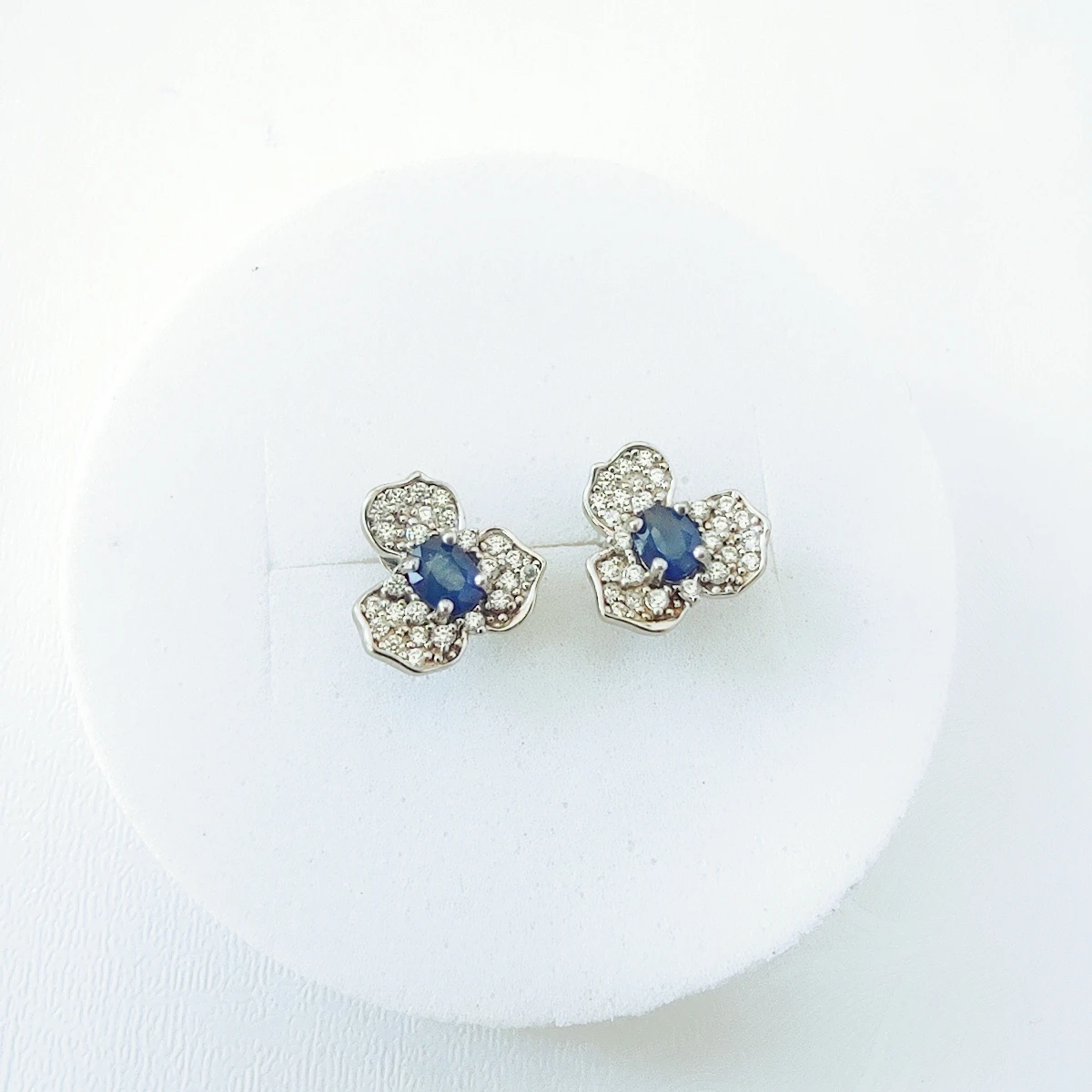 

Женские серьги из серебра 925 пробы с сапфиром