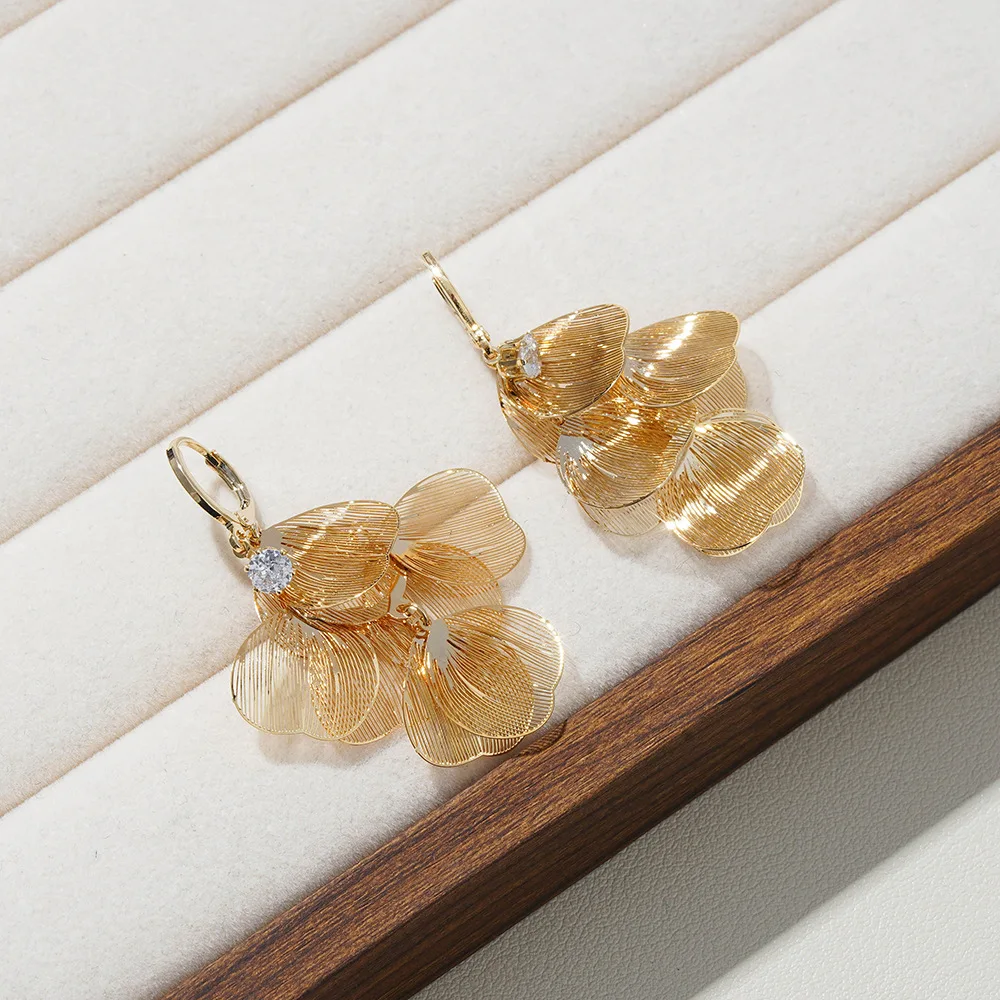 Fashionable Petal Ear Cuffs for Women Elegant Unique Drop Earrings Sweet Fairy Atmosphere Luxury Feelings Versatile Jewelry