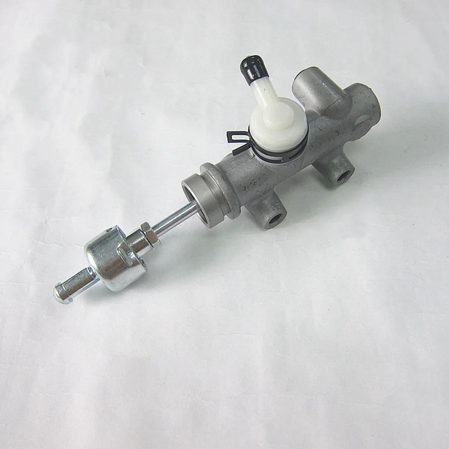 Clutch master cylinder 31420-60030 for Toyota LAND CRUISER PRADO GRJ120 KZJ120 LJ120 RZJ120 TRJ120 2002-2010 MTM