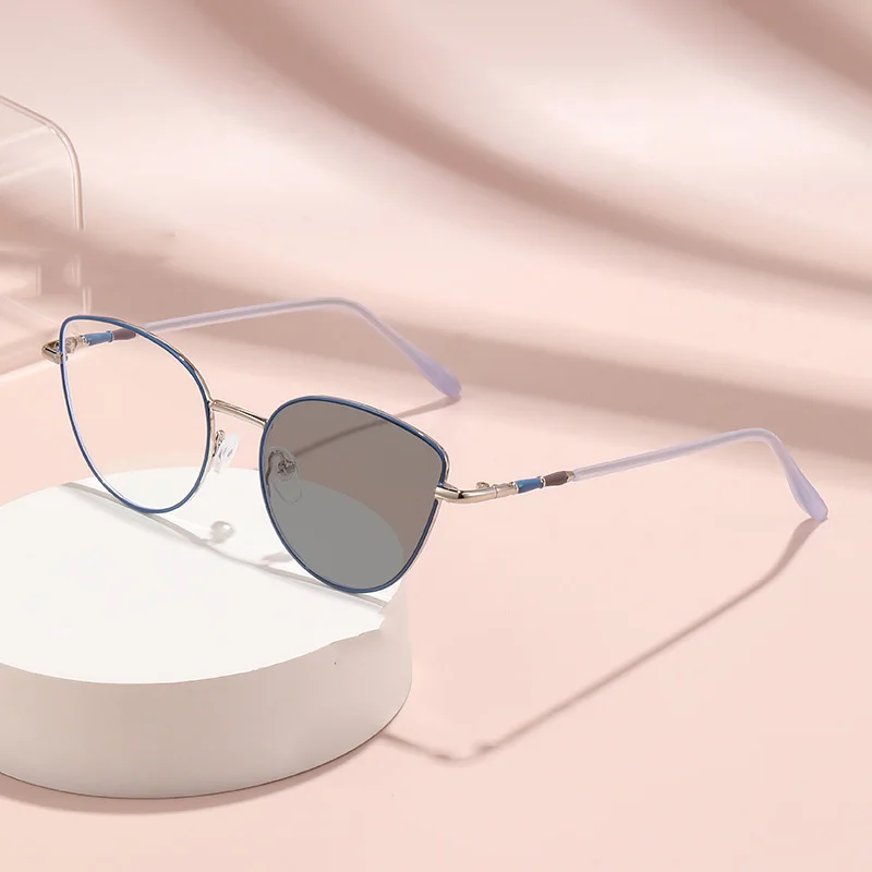 2025 Cat Eye Photochrome Myopie-Brille, modischer kleiner Rahmen, Nahsichtbrille, Anti-Blaulicht-Brille mit Farbwechsel – Detail 11