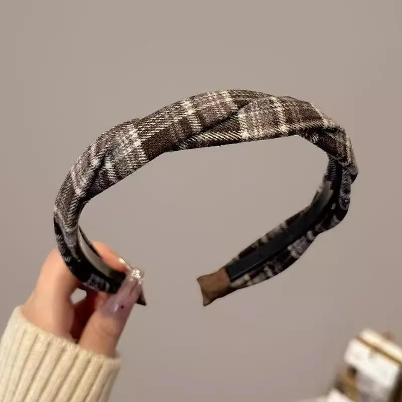 Elegant Vintage Plaid Cloth Hairband for Women and Girls – Fashionable Hair Accessory