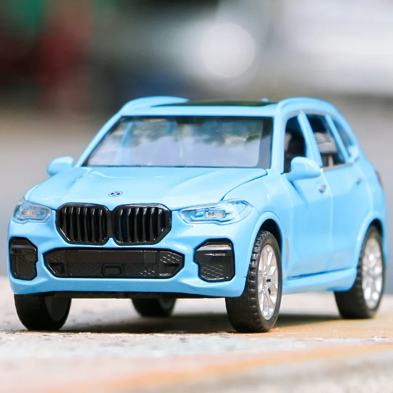 

Модель литая автомобиля BMW X5 из металлического сплава, масштаб 1:32