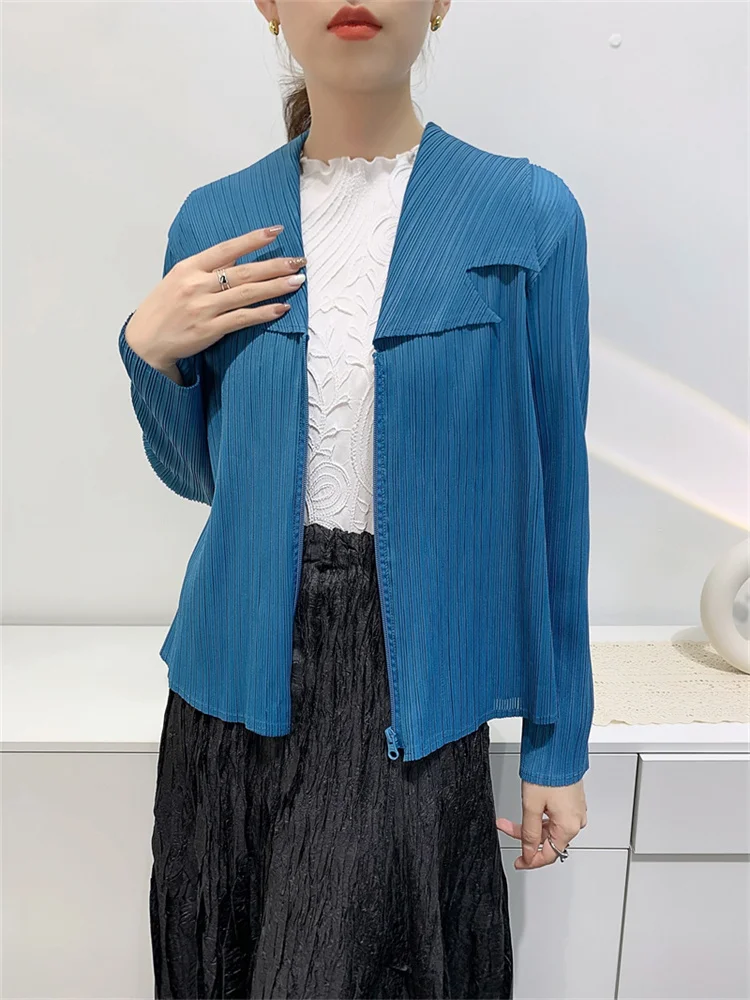 Miyake Spring and Autumn Zipper Jacket Women's Pleated Clothes Long-sleeved Comfortable Casual Style Niche Doll Collar Cardigan miyake pleated fashion printed small coat for women spring autumn handmade pleated suit collar order one button outerwear tops