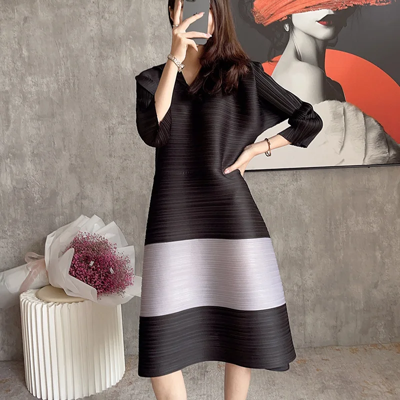 

2023 New Miyak Pleated Woman Dress A-line Fashion Colorblock V-neck Loose Large Size Women's Waist Dresses Tide Long Dress