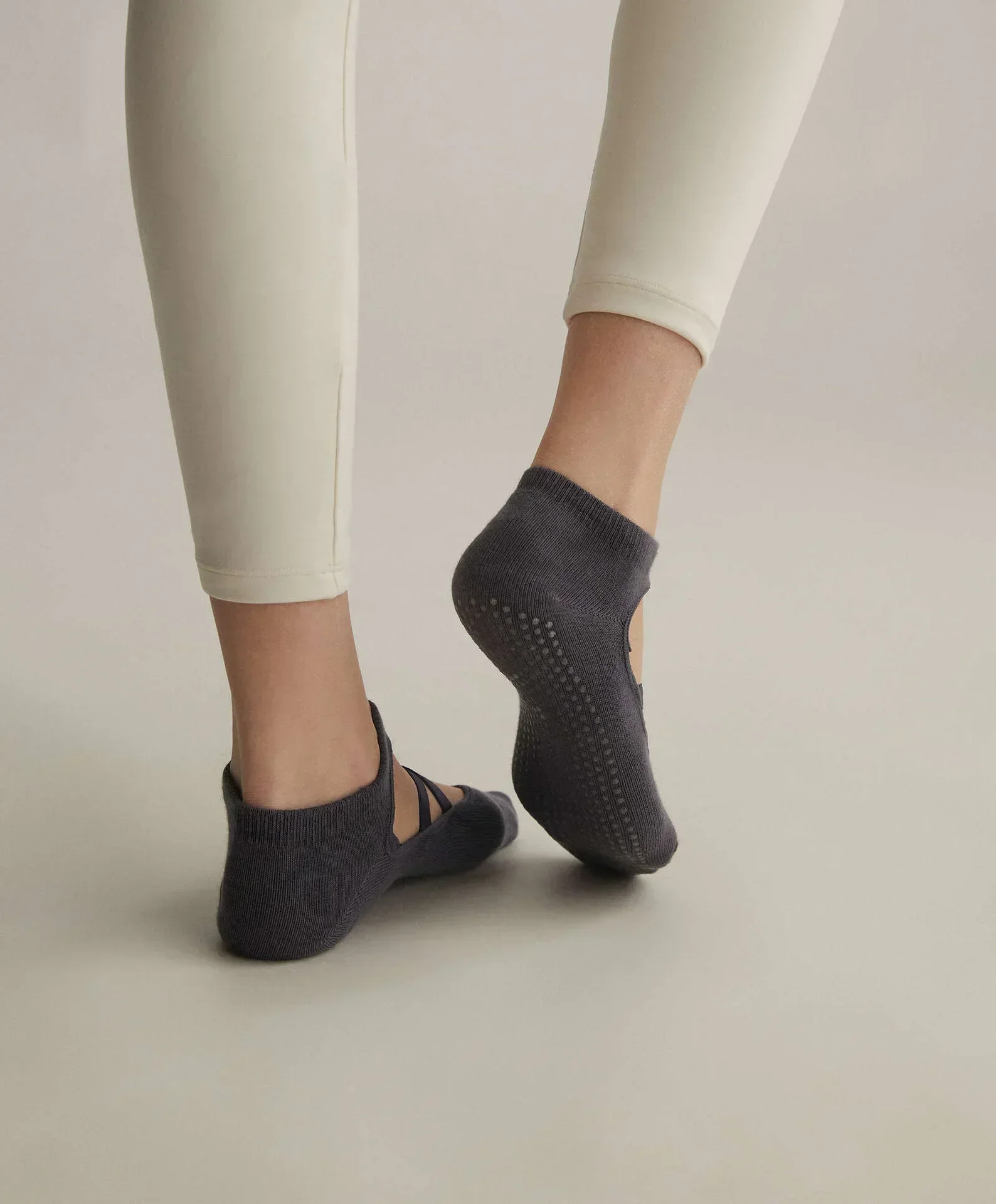 Yoga Socks 2 Pairs Cotton Breathable Sweat-absorbent Yoga Socks Silicone Anti-slip Floor Socks Women Pilates Ballet Fitness Sports Sock Set
