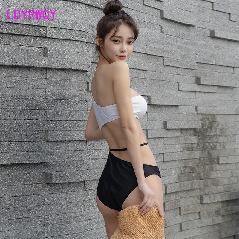 2022 Sexy one-piece swimsuit for women South Korea's new one-shoulder bikini strap One Pieces  WOMEN