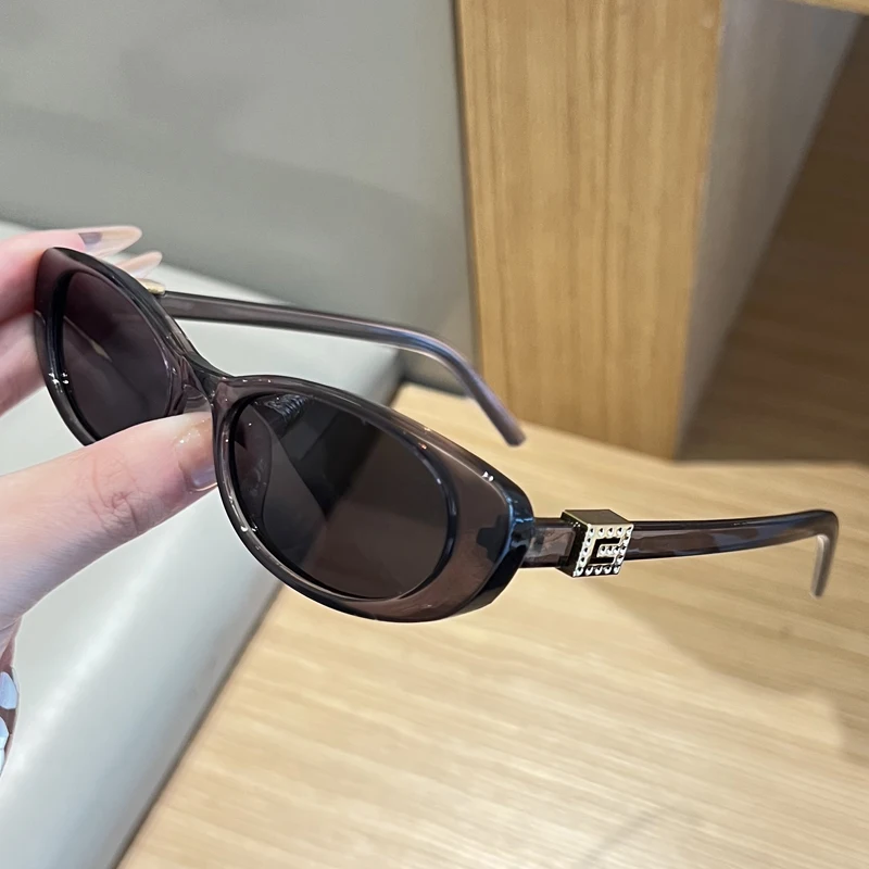 Modische Sonnenbrillen im europäischen und amerikanischen Retro-Stil für Herren und Damen, klassischer Y2K-Trend, vielseitige Sonnenschutzfunktion und leichter Rahmen. – Detail 13