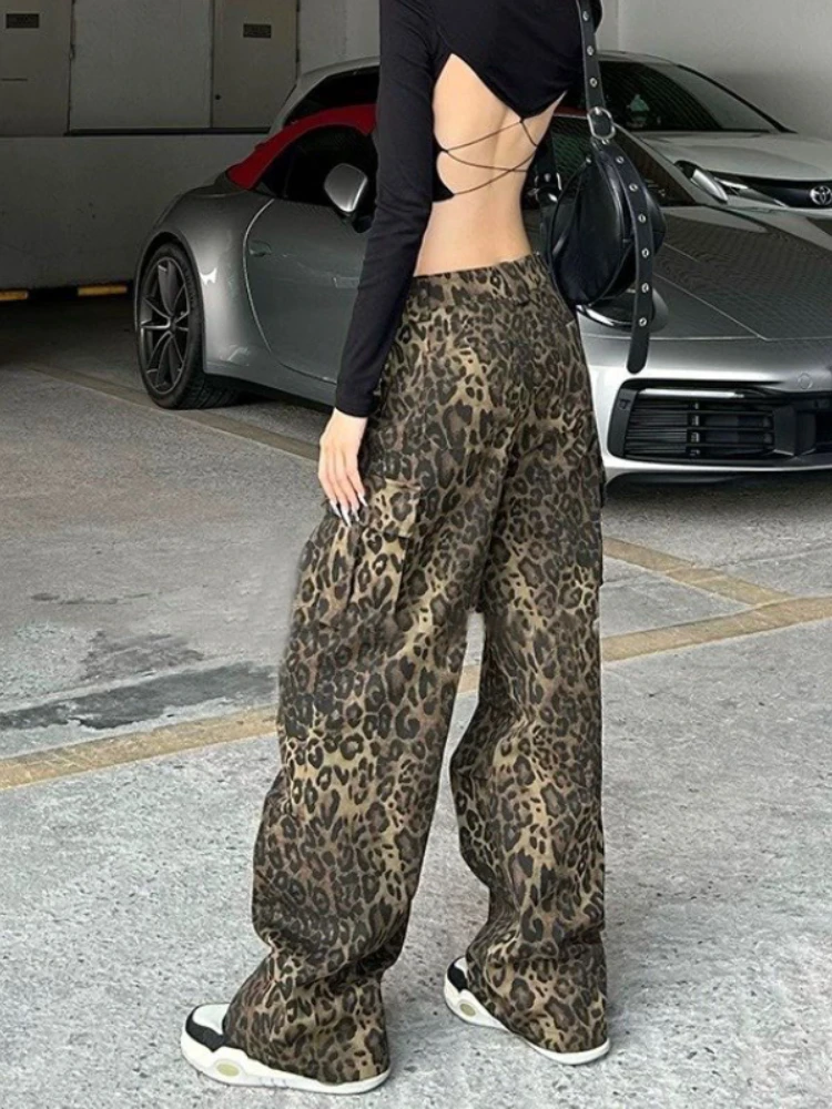 Рисунок 6 - Женские леопардовые брюки-карго