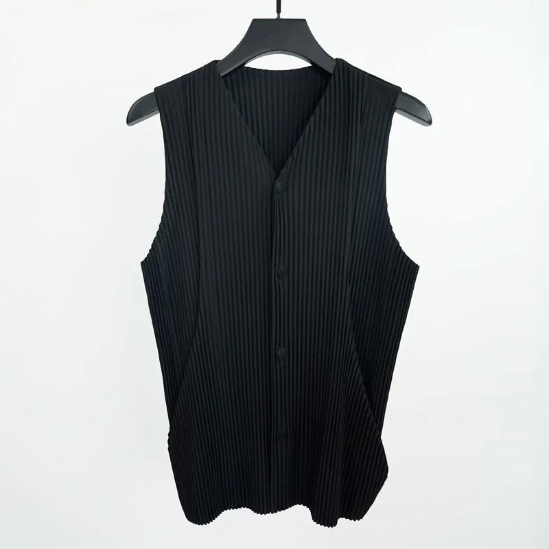 Pleats 2024 Pleated New Men's Waistcoat Pleated Buckle Vest Summer New Business Casual Versatile Men's Clothing 5