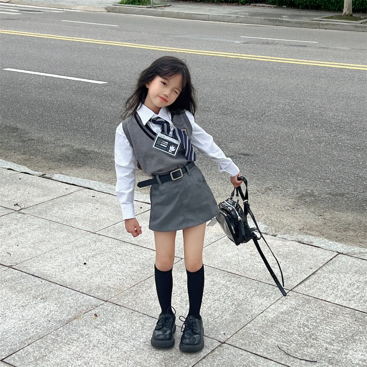 

Girls Fashion 2024 New Little Girl Fashionable Knitted Vest Children's Shirt Half Skirt Three Piece Set Autumn