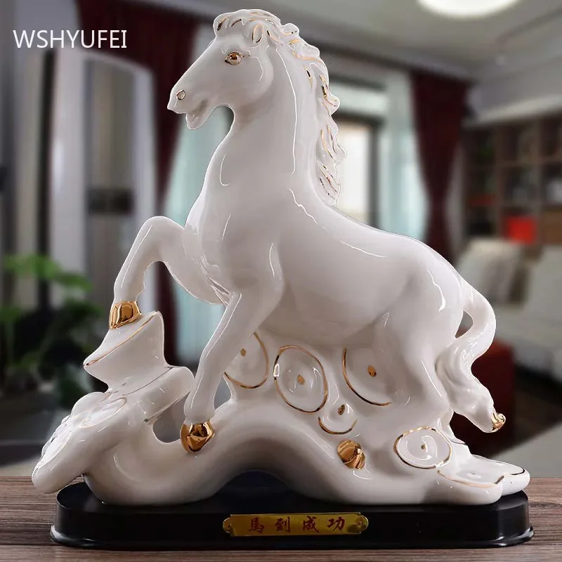 

Высококачественные керамические лошади, украшения для гостиной, белые фарфоровые лошади, поделки для офиса, украшение фэн-шуй на удачу, аксессуары для дома