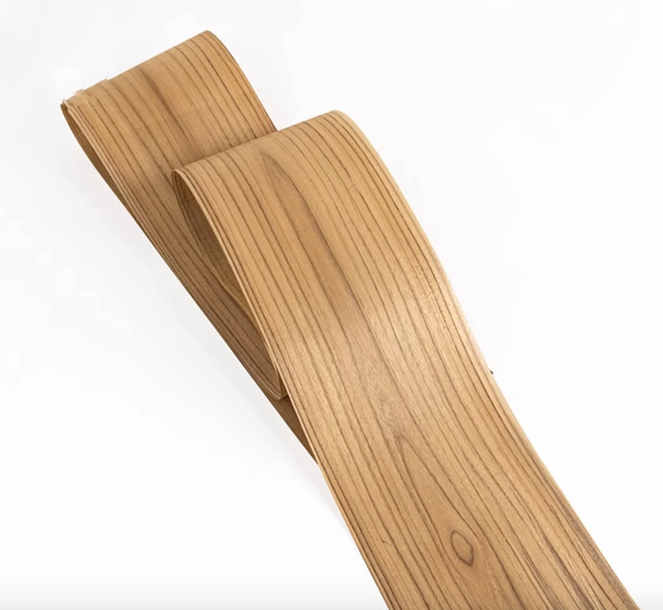 

L: 2,3 метров Ширина: 200 мм Толщина: 0,25 мм деревянный шпон с узором из натурального тика