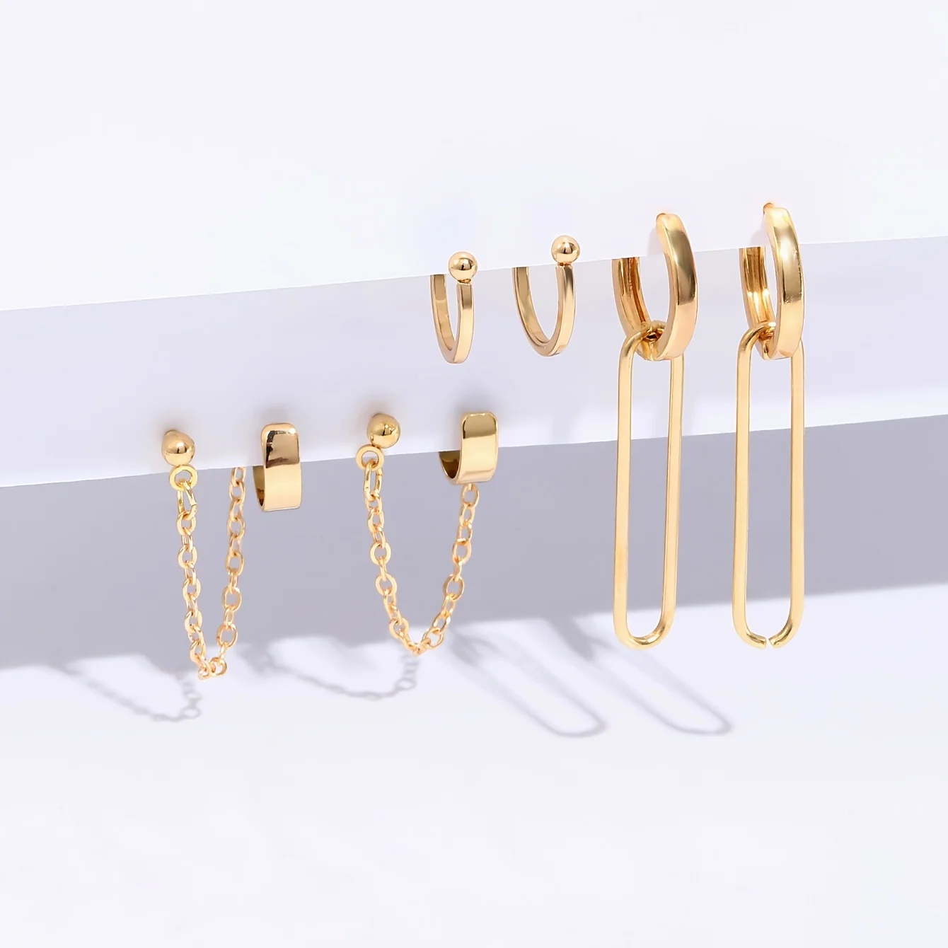 U-Shaped Earrings Set Retro Golden-Tone Metal Geometric Design for Women