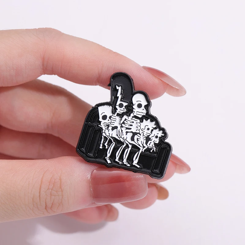 Cartoon Anime Skelett Emaille Pin Benutzerdefinierte Lustige Punk Metall Zubehör Brosche Dekorative Rucksack Revers Abzeichen Halloween Schmuck – Detail 4