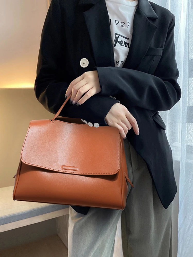 حقيبة يد نسائية بمقبض علوي، بتصميم ناعم، متعددة ال...