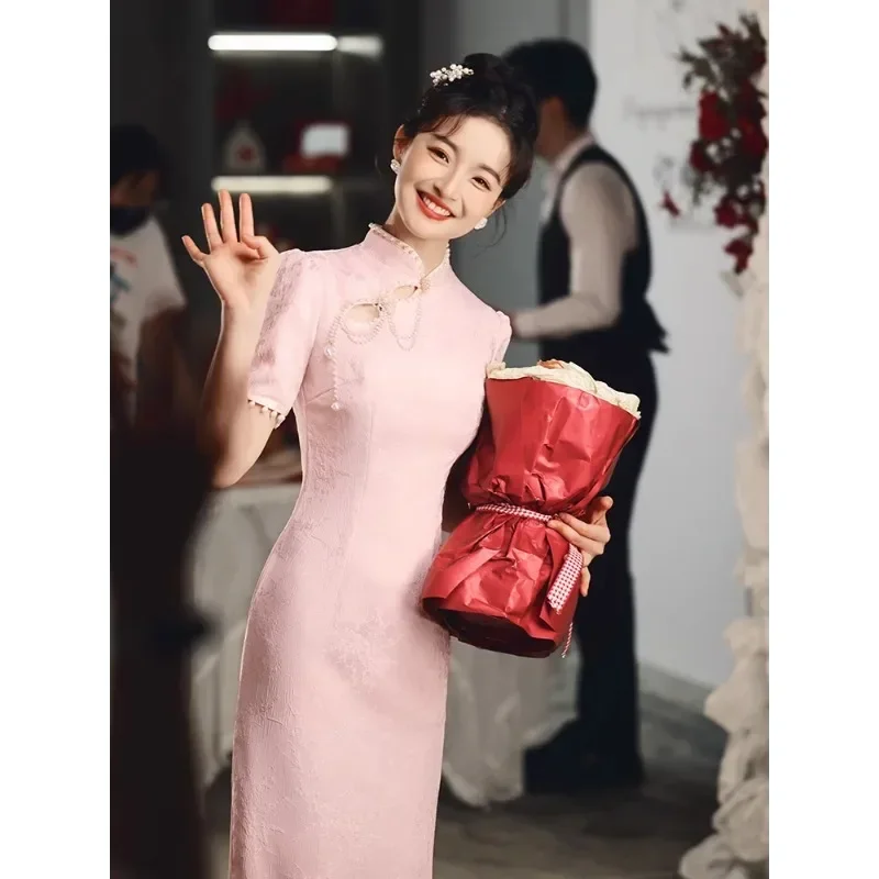

High Quality Sweet Pink Stand Collar Jacquard Pearl Decorated Side Slit Cheongsam for Women Summer Modern Chinese Style Dress