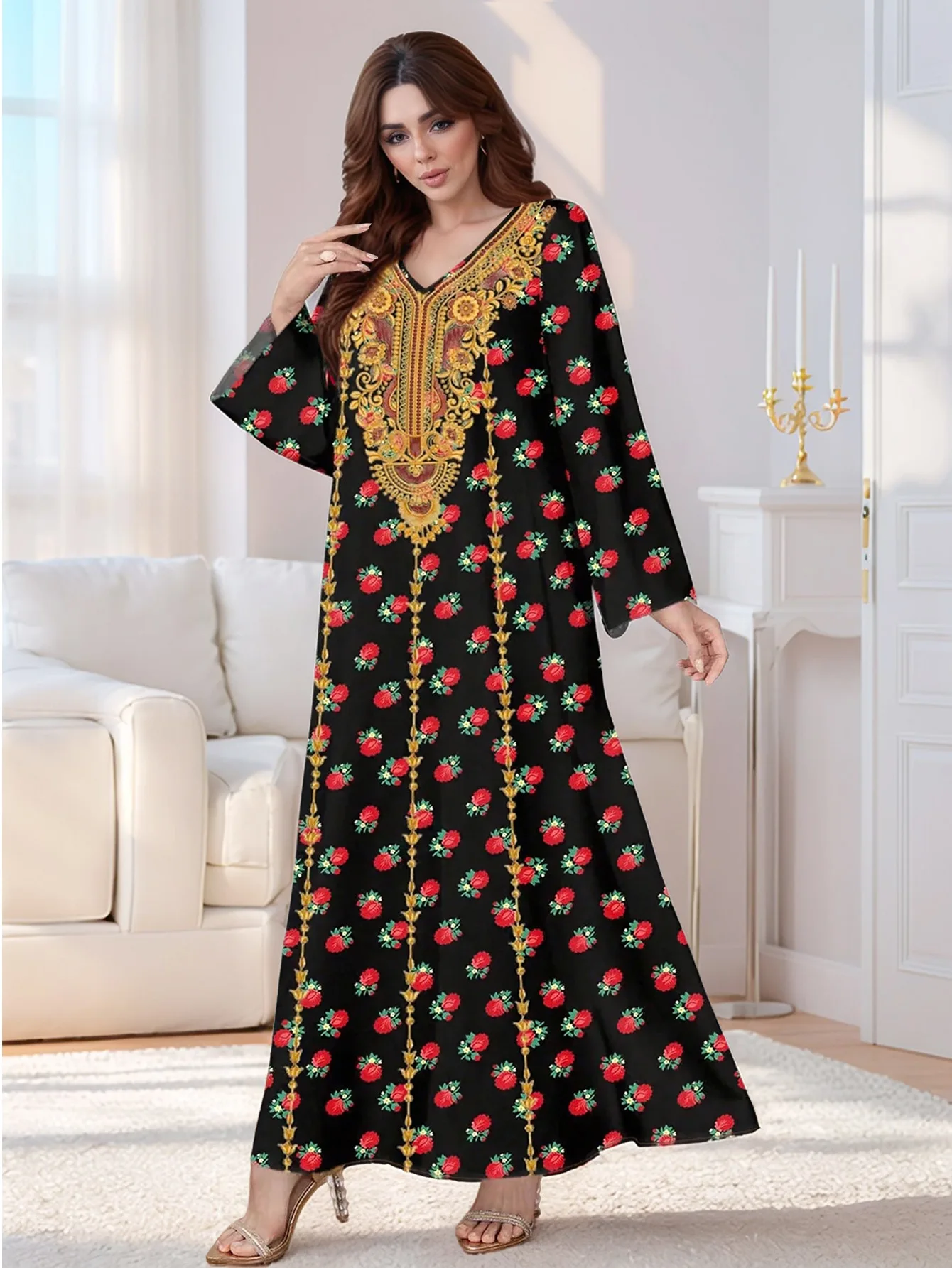 فستان طويل أسود بنقشة ورد مع تطريز ذهبي فاخر