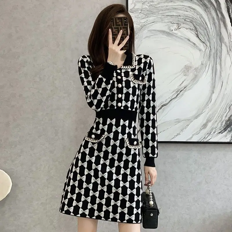 

Винтажное трикотажное платье-свитер с круглым вырезом, пуговицами и высокой талией