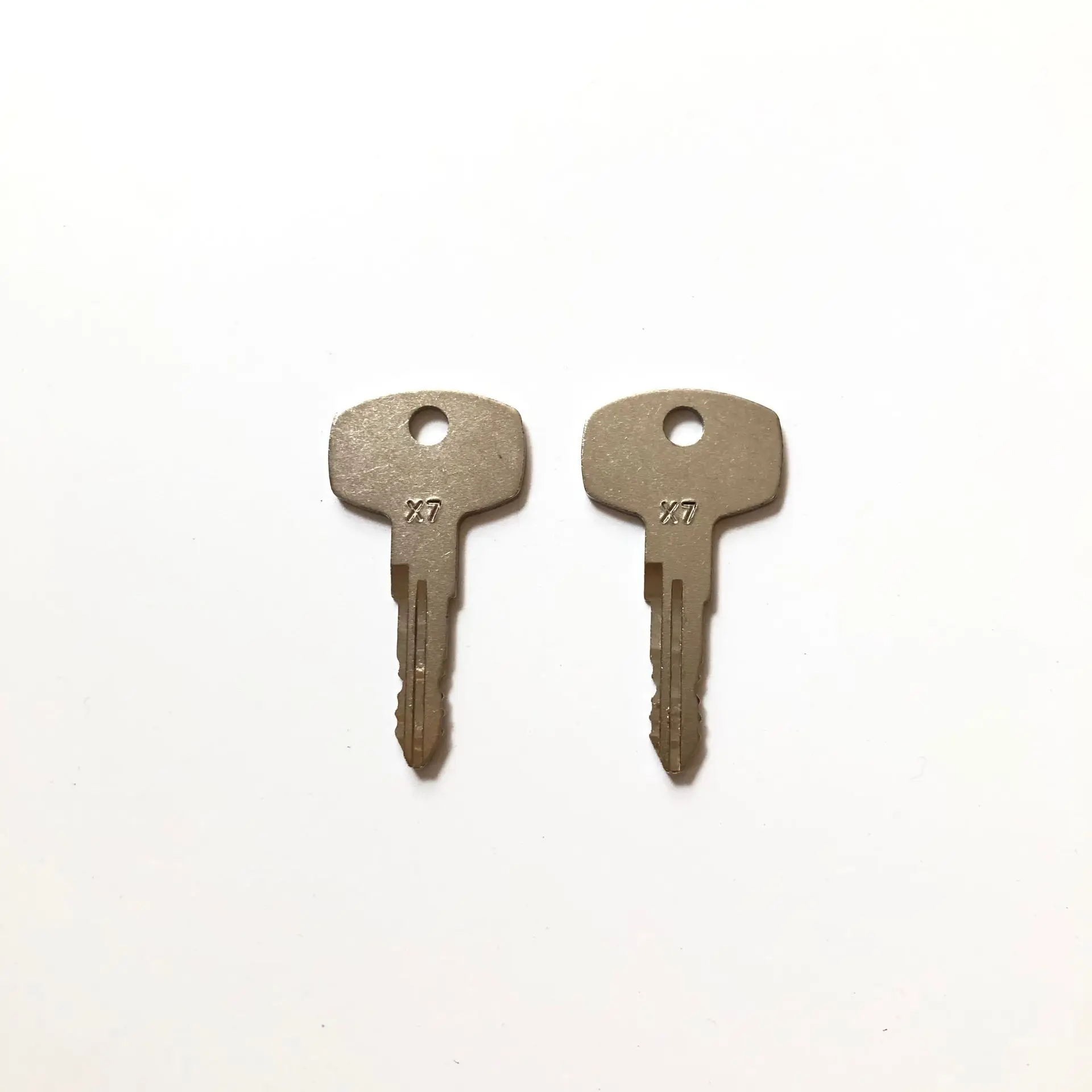 

2PCS X7 Key KEY00-000X7 For Nissan Forklift Truck Heavy Equipment