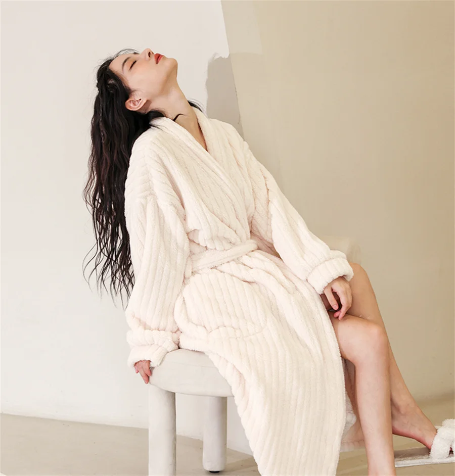 

Новинка 2024, банный халат из кораллового флиса, женская зимняя теплая плотная одежда для сна, длинный халат, женский кардиган, жаккардовый плюшевый халат для душа