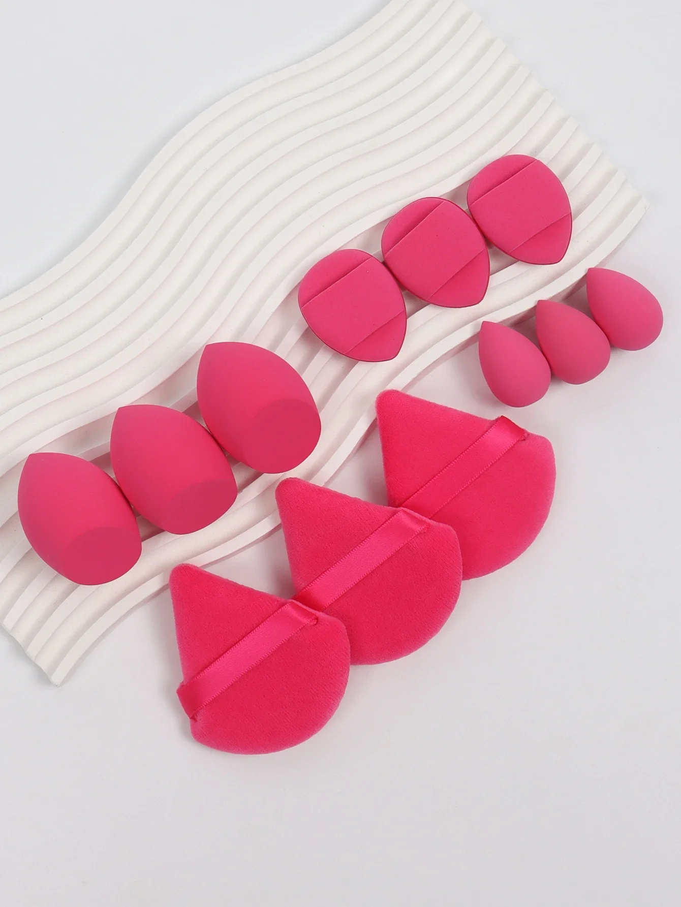 A 12 Piece Set of Versatile Makeup Sponges, Consisting of 3 Loose Powder Puffs, 3 Mini Cushion Powder Puffs, 3 Beauty Eggs, and 5