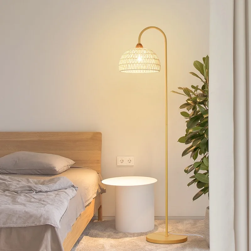 

Винтажный простой абажур из ротанга, светодиодные напольные лампы, лампа для гостиной, спальни, прикроватный светильник для дивана, боковые стоячие светильники, внутреннее освещение